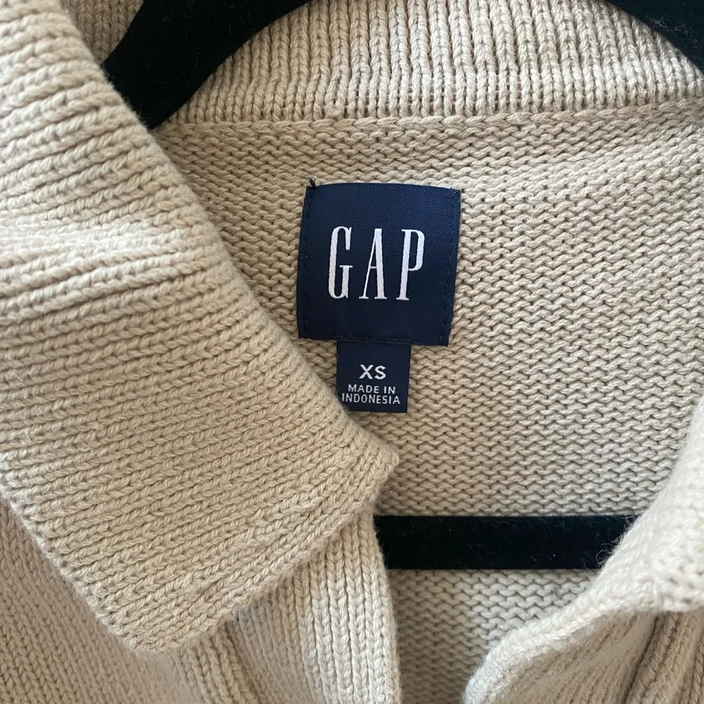 GAP Beige V-Neck Striped Sweater - Picture 2 of 2